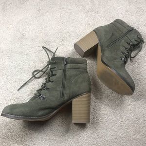 Candie’s olive green heel booties sz 10 med.